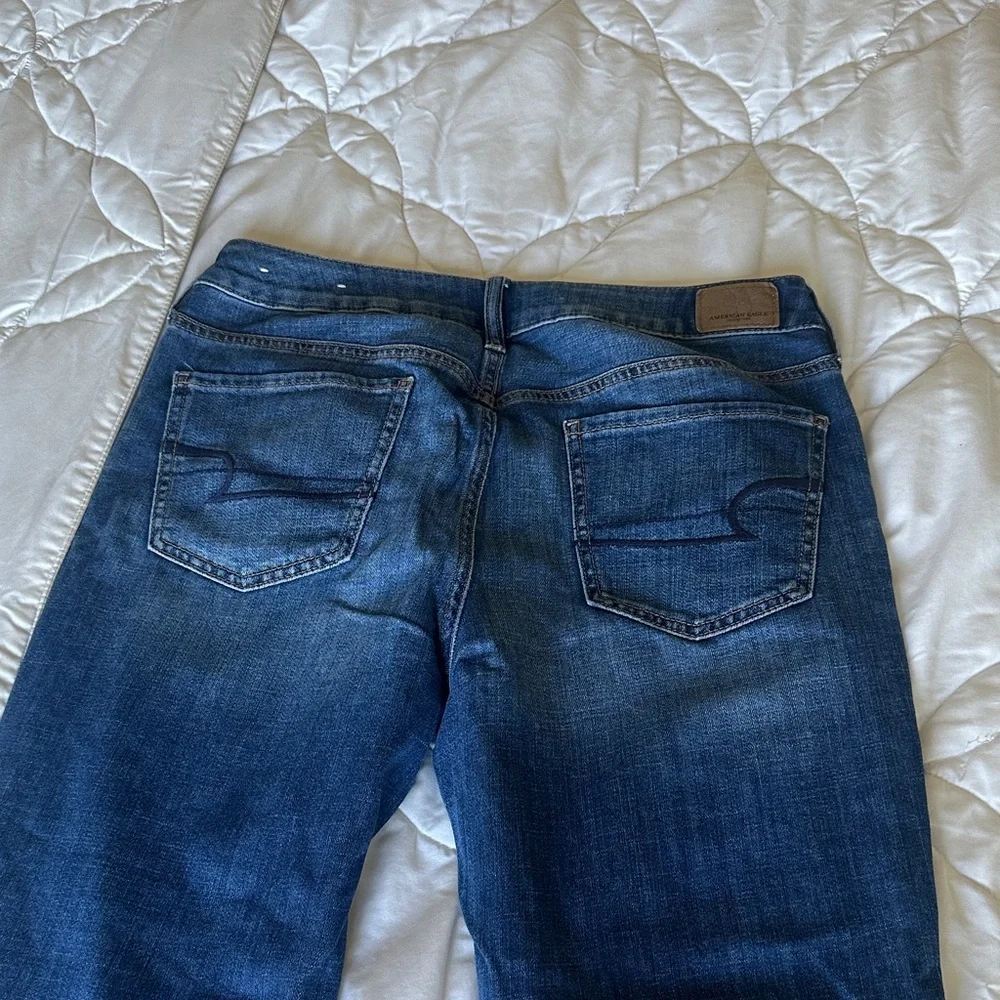 American Eagle Women’s Blue Jeans - Picture 2 of 4